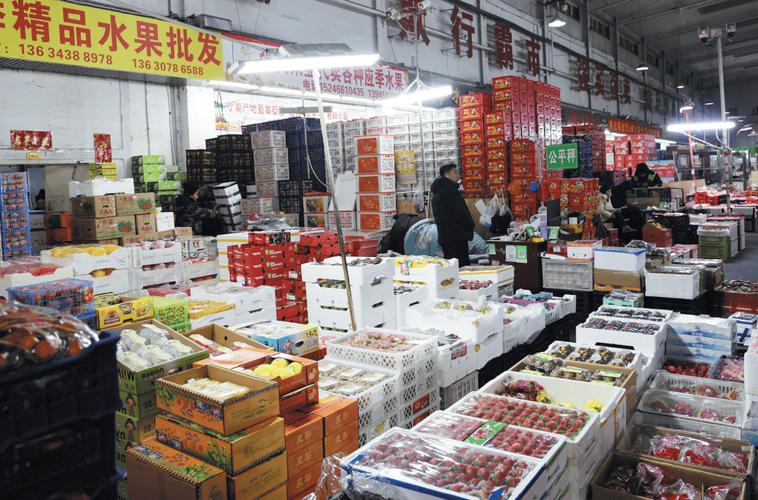 年味渐浓时，果蔬正新鲜——探访节前新鲜蔬菜批发市场的繁忙景象